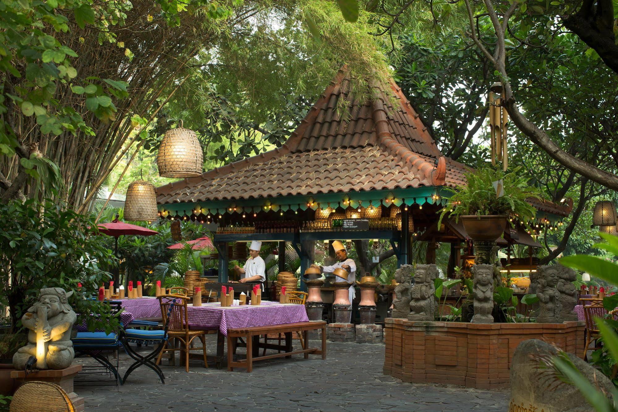 Bumi Surabaya City Resort Exterior photo